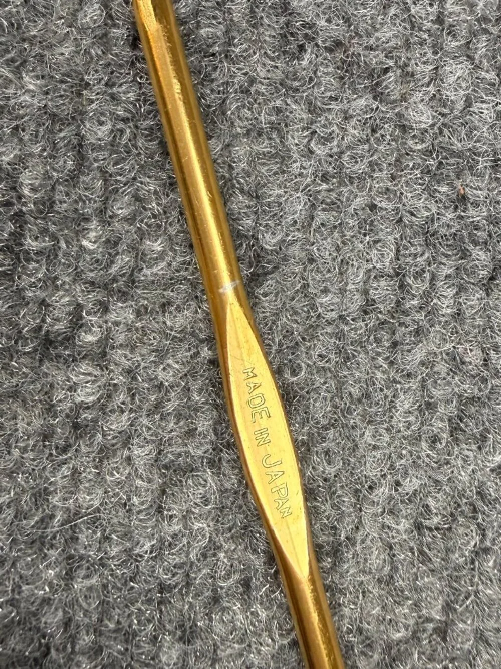 Vintage Boye Size G 4.0mm Crochet Hook Aluminum Gold Tone Made in Japan